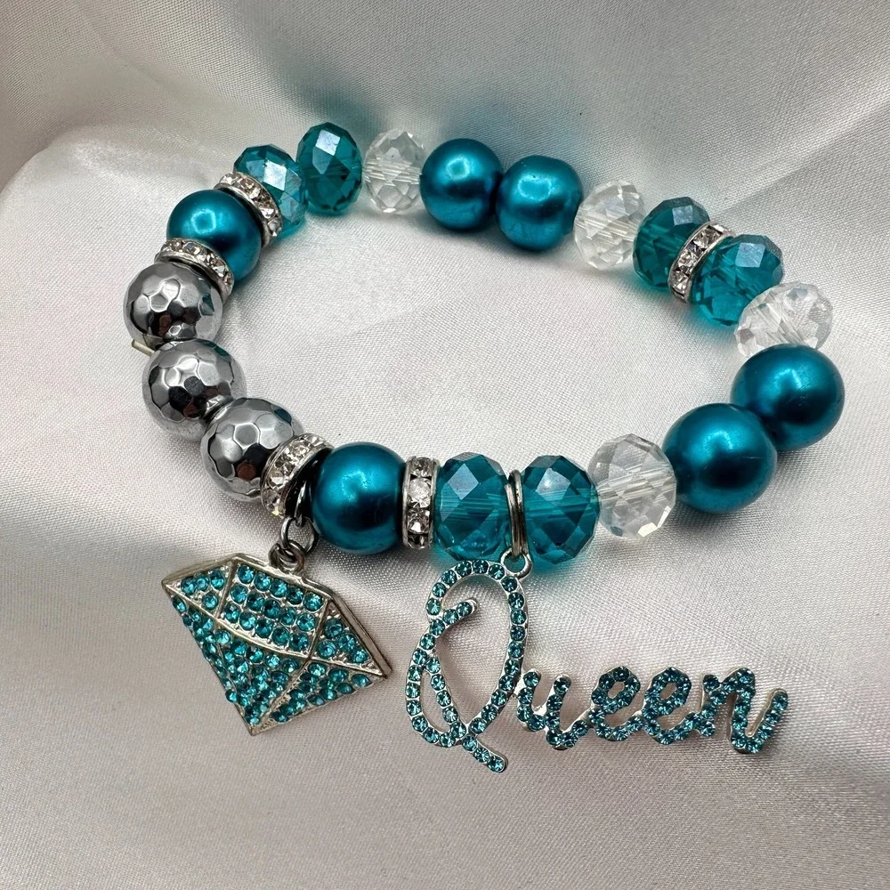 Vintage Y2K Rhinestones Queen Diamond Charm Silver Tone Bracelet Beaded Jewelry